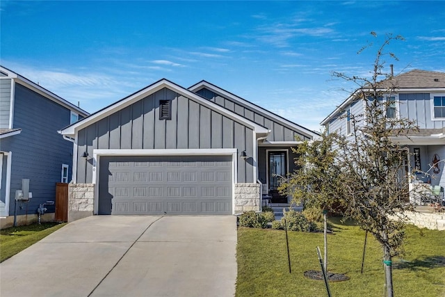 view of front of house featuring a garage and a front lawn