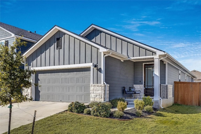 view of front of home featuring a porch, a garage, and a front lawn