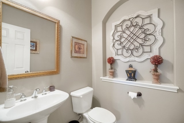 bathroom featuring toilet and sink