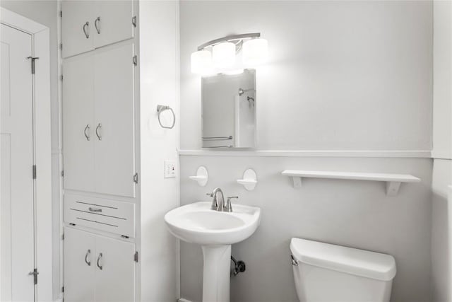 7607 Creston Ln, Austin, TX 78752 - bathroom with toilet and a sink