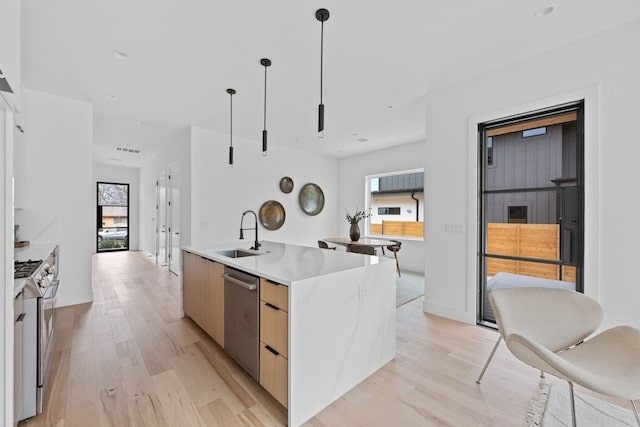 1409 Valleyridge Dr Unit B, Austin, TX 78704 - kitchen with stainless steel appliances, modern cabinets, light wood finished floors, a kitchen island with sink, and recessed lighting