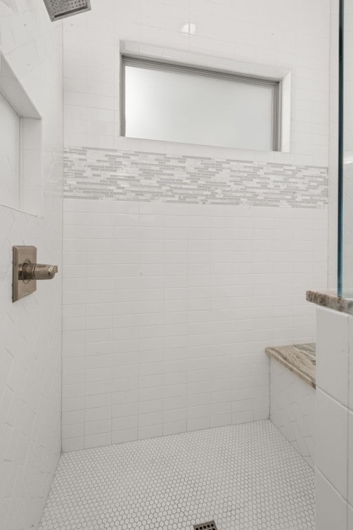 bathroom featuring tiled shower