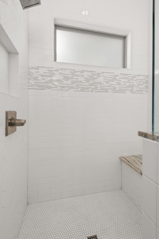5 Crystal Springs Ct Unit A, The Hills, TX 78738 - bathroom featuring tiled shower