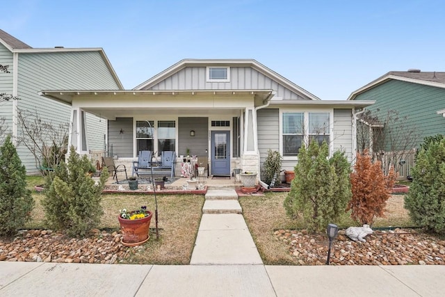 view of front of home with covered porch