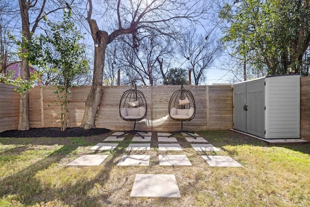 view of yard with a shed