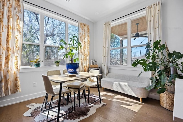 sunroom with ceiling fan