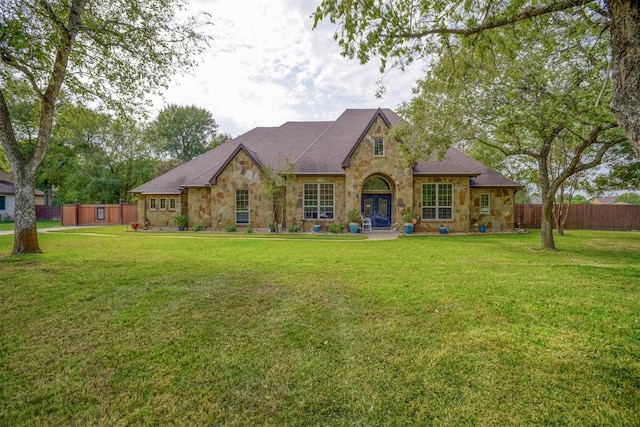 view of front of home featuring a front lawn