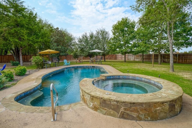 view of pool with a lawn and an in ground hot tub