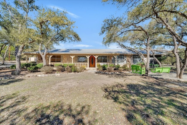 ranch-style home with a porch