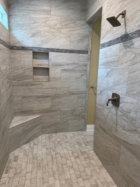 bathroom featuring tiled shower