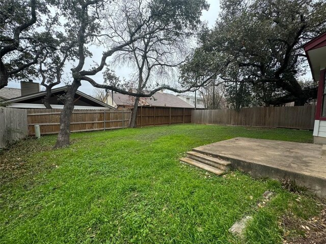 view of yard featuring a patio