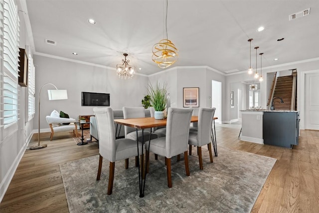 dining space with light wood finished floors, visible vents, baseboards, a chandelier, and recessed lighting