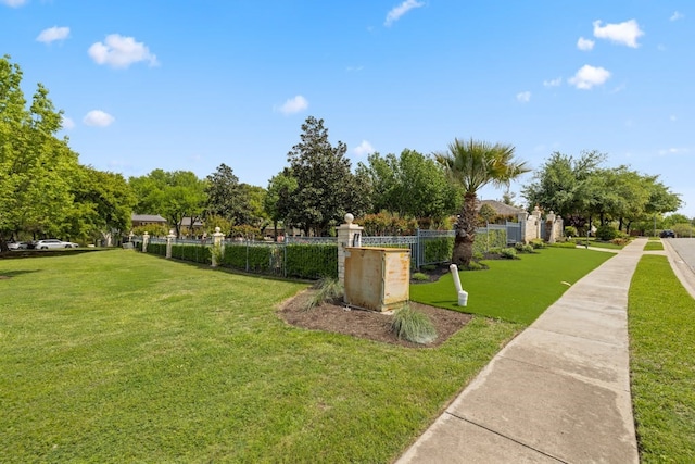 view of property's community featuring a yard