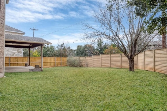 view of yard with a patio