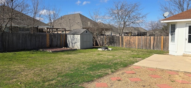 view of yard featuring a shed and a patio area