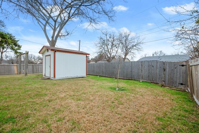 view of yard with a storage shed