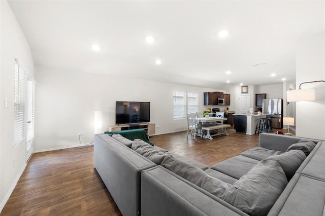 living area featuring recessed lighting, baseboards, and dark wood-style flooring