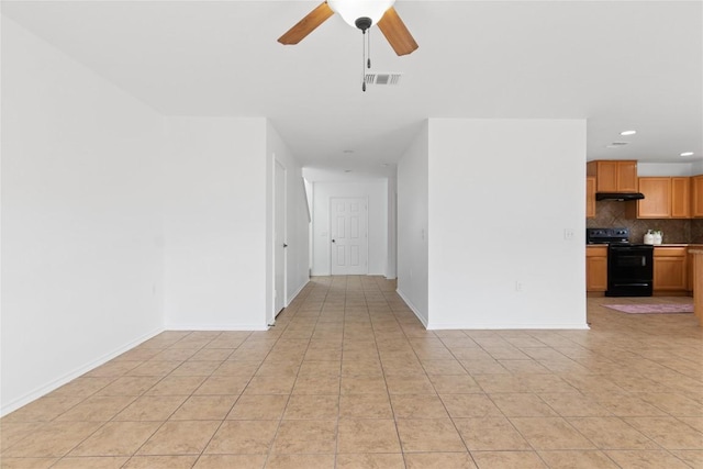 empty room featuring light tile patterned floors, visible vents, baseboards, and ceiling fan