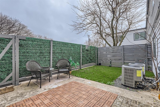 1200 E 52nd St Unit 108, Austin, TX 78723 - fenced backyard featuring a patio area