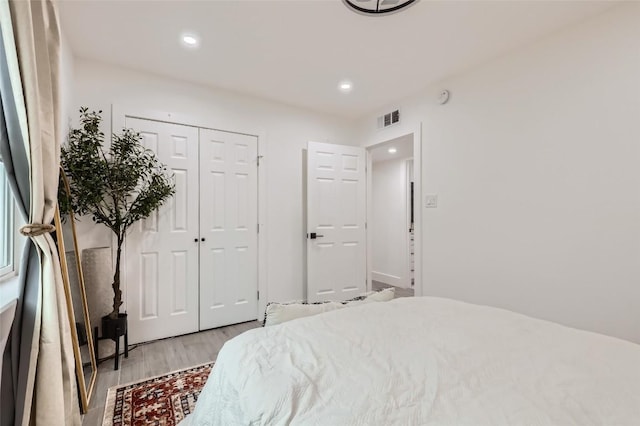 1200 E 52nd St Unit 108, Austin, TX 78723 - bedroom with light wood finished floors, a closet, and recessed lighting