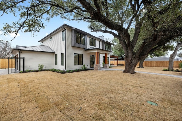 view of front of home featuring a front yard