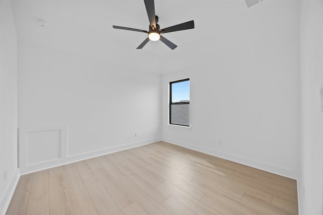 empty room featuring light hardwood / wood-style floors and ceiling fan