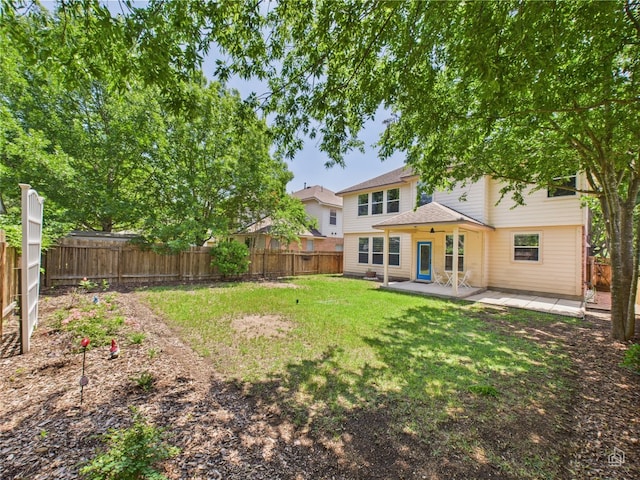 view of yard featuring a patio