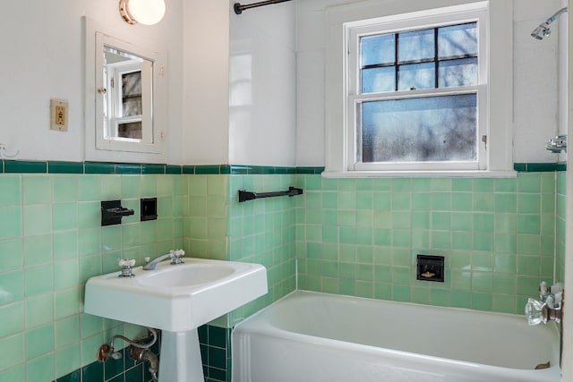 3014 Hemphill Park, Austin, TX 78705 - full bath featuring a bathtub, tile walls, and wainscoting