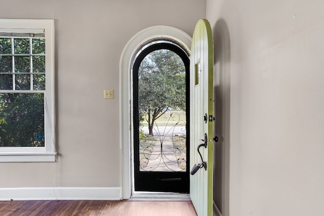 3014 Hemphill Park, Austin, TX 78705 - foyer entrance featuring wood finished floors and arched walkways
