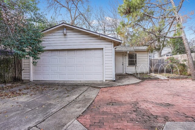 3014 Hemphill Park, Austin, TX 78705 - ranch-style home featuring driveway