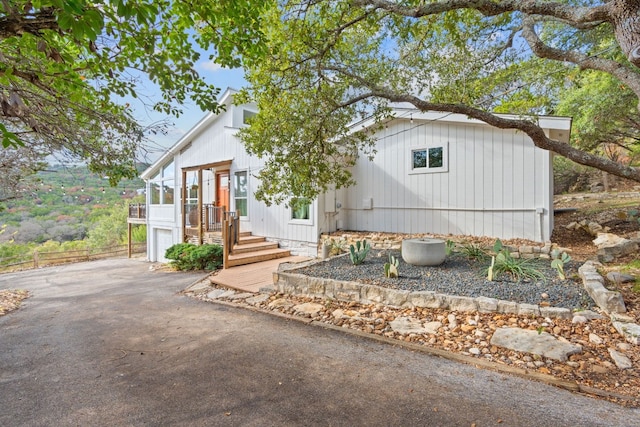 view of front facade with a garage