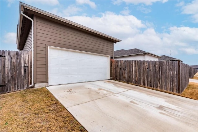 122 Fairmeadow Downs Dr, Hutto, TX 78634 - garage featuring driveway and fence