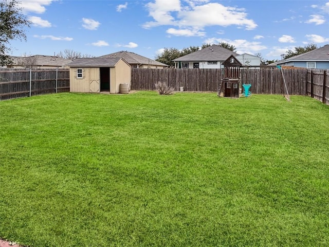 view of yard featuring a storage shed