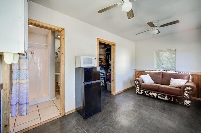 living room featuring ceiling fan