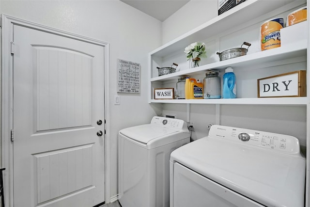 washroom featuring washing machine and clothes dryer