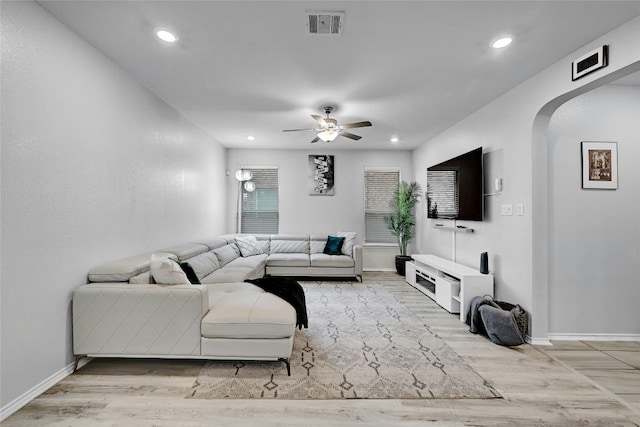 17011 Prestons Braid Ln, Round Rock, TX 78664 - living area featuring a ceiling fan, light wood finished floors, baseboards, arched walkways, and recessed lighting