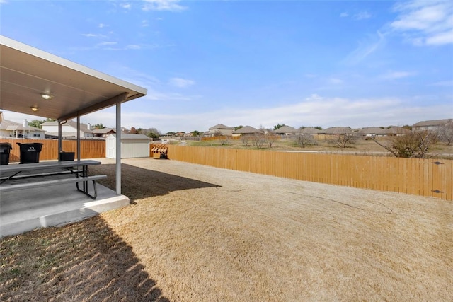 view of yard featuring a storage unit