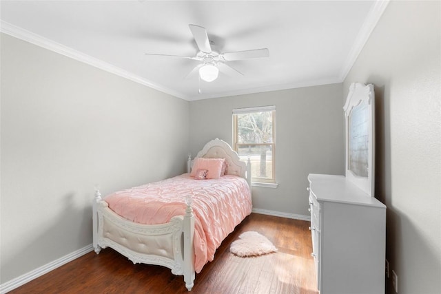 bedroom with dark hardwood / wood-style flooring, crown molding, and ceiling fan