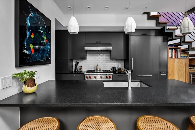 kitchen with a sink, wall chimney range hood, a breakfast bar area, modern cabinets, and range