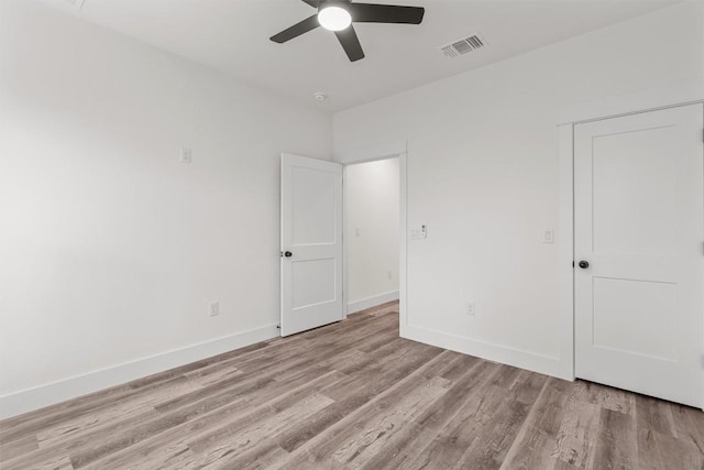 unfurnished room featuring light hardwood / wood-style floors and ceiling fan