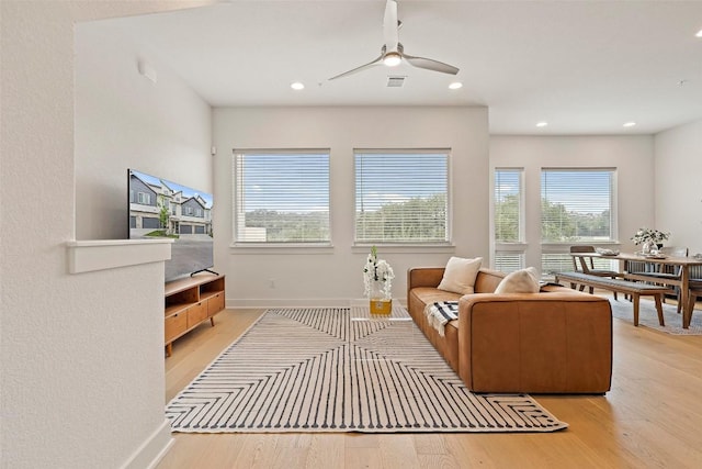 living area featuring ceiling fan, recessed lighting, visible vents, baseboards, and light wood-type flooring