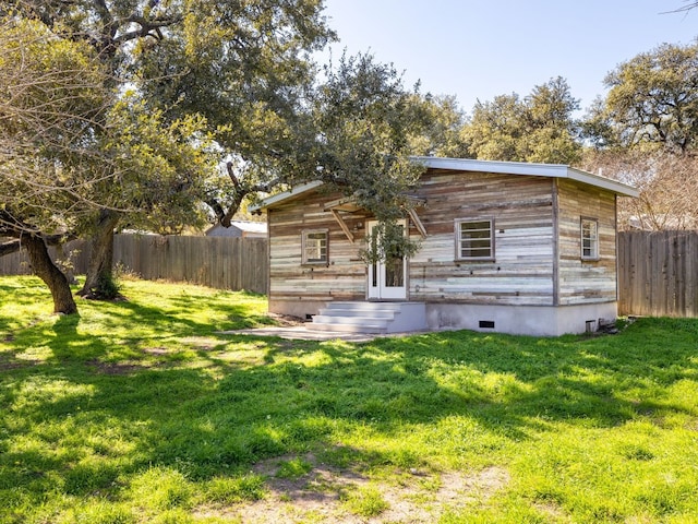 view of outdoor structure featuring a yard