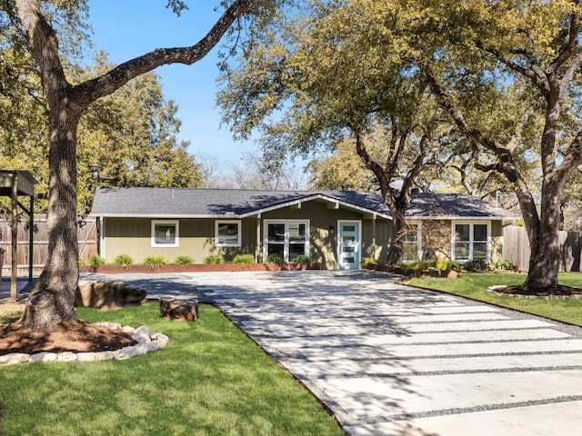 ranch-style home with a front yard