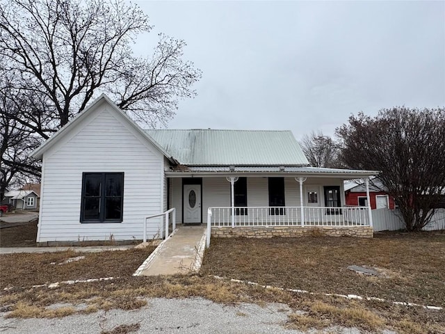 view of front of property with covered porch