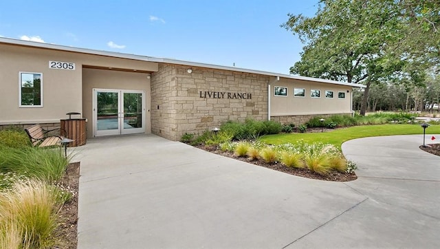 exterior space featuring a lawn