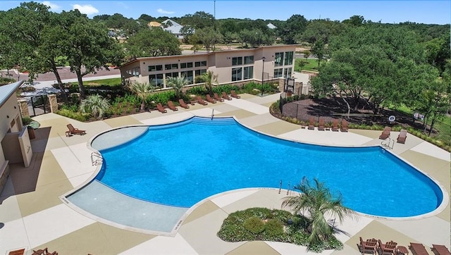 view of swimming pool featuring a patio