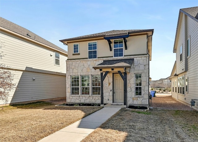 view of front of house featuring a front lawn