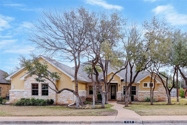 view of front of house with a front yard