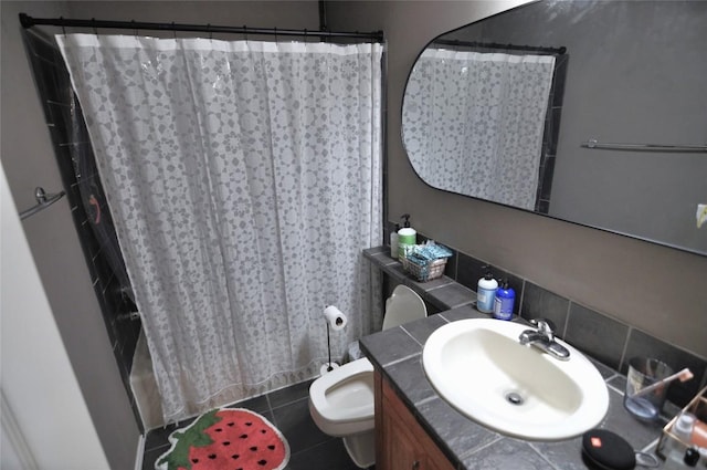 full bathroom featuring shower / tub combo with curtain, vanity, toilet, and tile patterned floors