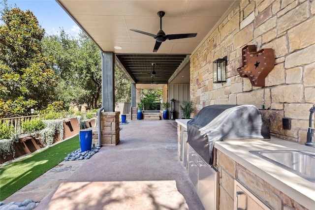 view of patio / terrace featuring an outdoor kitchen, area for grilling, and ceiling fan